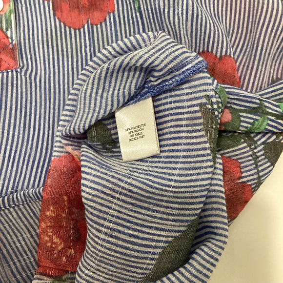 Christopher & Banks Ladies long V- neck tunic top. - Picture 4 of 4